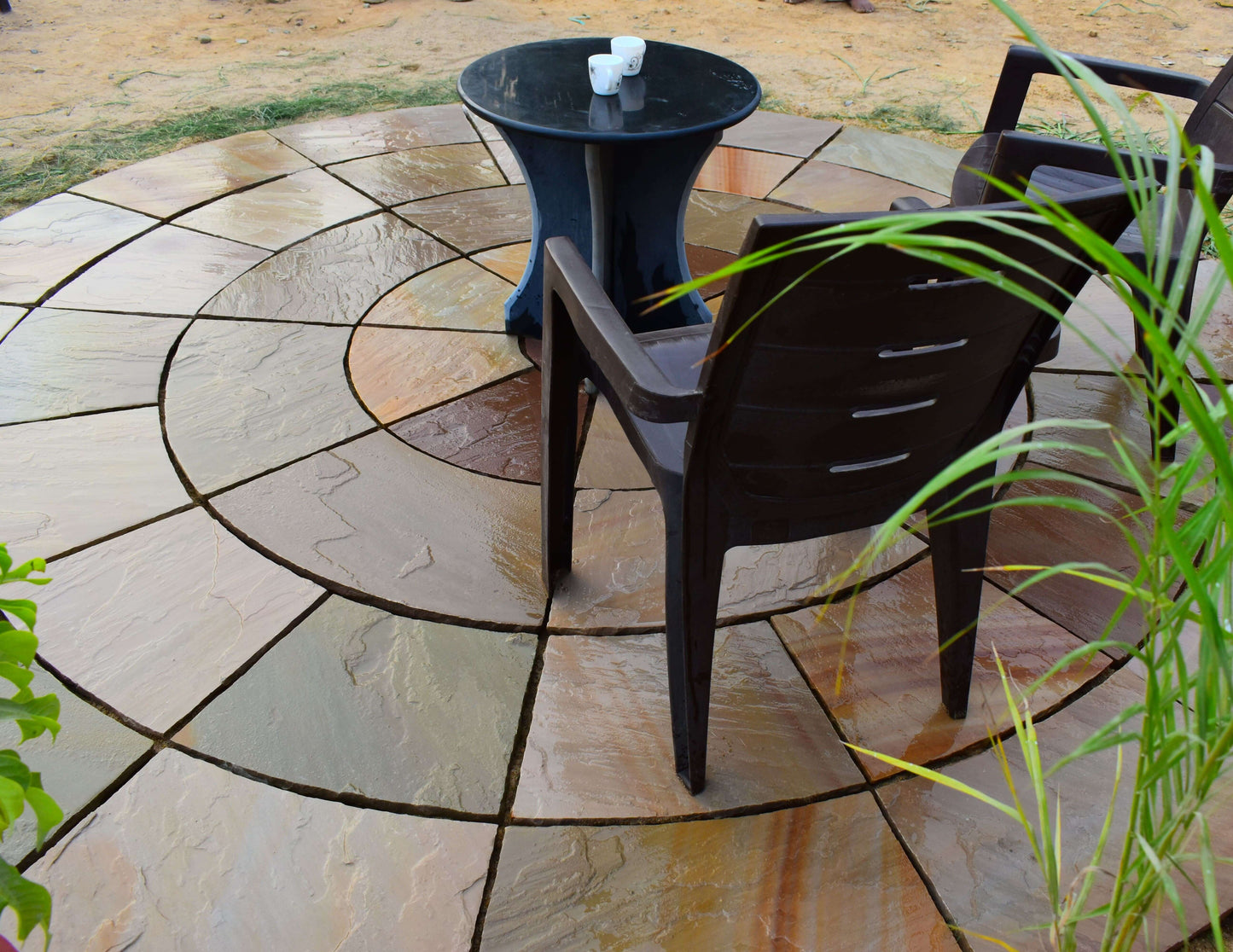 Circular paving stone in Rippon Buff color, featuring Indian sandstone texture and warm, earthy tones.