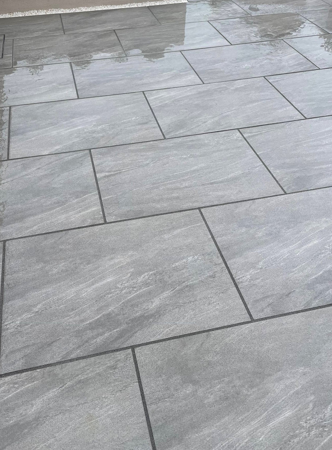 Anthracite Lite Porcelain Paving Slabs β Light grey tones with subtle texture for a sleek and modern outdoor patio finish.