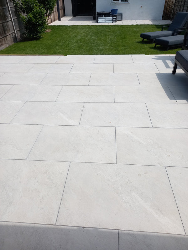 Mountain White Outdoor Porcelain Paving Slabs – bright white porcelain tiles with a smooth matte finish, ideal for contemporary patios and stylish garden spaces